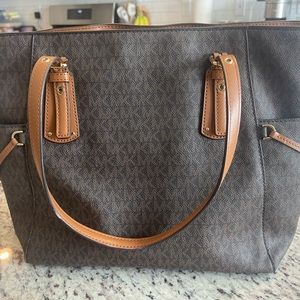 Michael Khors large purse MK logo